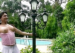 Big ass tranny babe in miniskirt masturbates by the pool