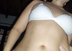 sintiendo la bien profundo adentro de mi conchita