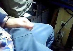 Amateur films his dick jerking session