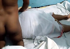 (choda Chudi) Pakistani Areeba Wearing Half Nude Saree On Bed With Her Boyfriend