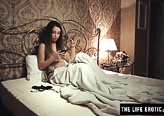 Dashing Brunette Susie Ties Herself Up Before Masturbating