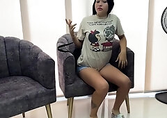 Mi vecina me pide el cargador prestado , la seduzco en mi