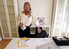 Nana Alexis Malone giving Mike Coxlong a lovely handjob