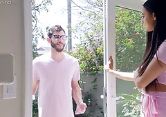 Delicious brunet babe with dimples Eliza Ibarra gets a mouthful of sperm