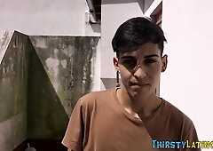 Lad latino deep throats shlong outdoors