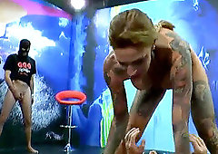 la foolish a la con sert d urinoir et de serpillere a jus