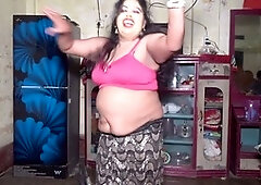 Gorgeous Deshi girl Bdpriyamodel puts on a hot dance show in her bedroom