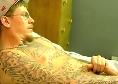 JoeSchmoeVideos.com: Solo tattooed and natural jock Ivy masturbating in the bed