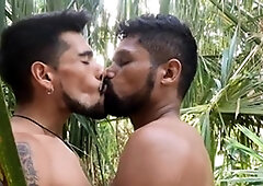 Str8 Chaser: Beards & Boners Make For Fun Times