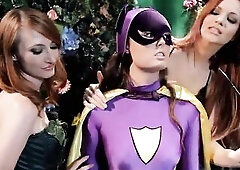 POISON IVY TURNS WONDER WOMAN UNMERCIFUL