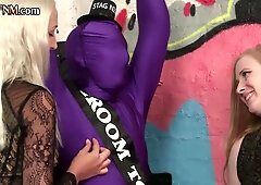 CFNM femdom babes jerk penis of spandex guy in group sex HJ