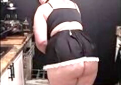 LivingDeadDani's emo hotty maid service ?