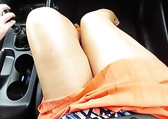 An elegant aged woman in a short petticoat and high heels seduces the taxi driver in the morning, and this chab starts touching her hawt legs. Glamoro