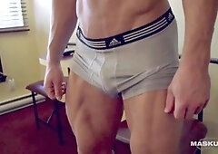 Maskurbate, undress, solo