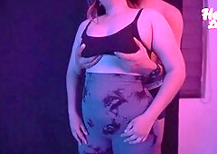 Hot goth girl with a big ass in tight gym leggings