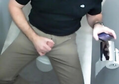 Draining-off in the office restroom stall