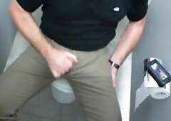 Draining-off in the office restroom stall