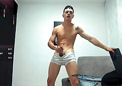 Solo cam show for a naughty solo session