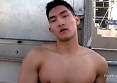 [GVC 423] Asian hunk tugging dick outdoor