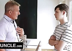 Hunk Step Grandpa Matthew Figata Spanks And Breeds Dakota Lovell's Bubble Butt Full Movie - SayUncle