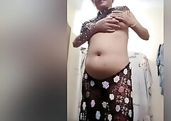 Slow Motion Dance With Her Pussy ,hot Boobs,niple,and Hot Back Side Figure