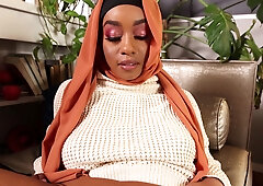 Black arab MYLF Lily Starfire pleasures horny dude in POV