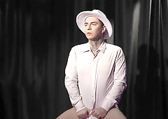 COSTUME PLAY MAN AT WHITE SUNDRESS HAVE FUN FERISH GAME