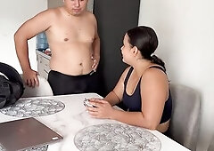 Hawt Hermanastra perdió sus dulces agujeros en un juego de cartas