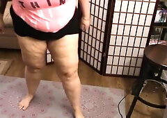 Sara tries Yoga
