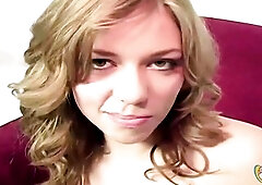 Brunette hair Playgirl Serves An Intensive Tugjob