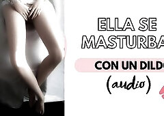 Ella se masturba con un vibrador (audio xxx muy hawt)