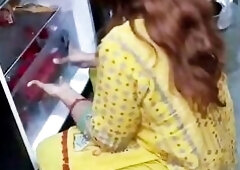 Stepmom Giving Tugjob and hug spunk flow