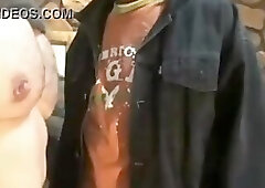 A MACHO LE EXCITE QUE LE MAMEN LAS TETAS