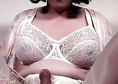 T-Hotty Lexxie Chantilly shows off feet in nylons