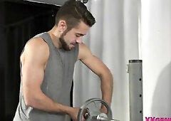 Sporty shemale sucking and riding schlong during kinky gym sex