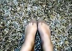 Medyas comes on friendwn Stay-up Stockings