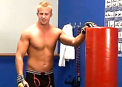 Working out at the gym turns into gay sex