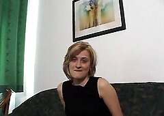 Golden-haired floozy masturbates on livecam 1st time