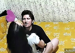 Llegamos de fiesta y me follan con el vestido puesto