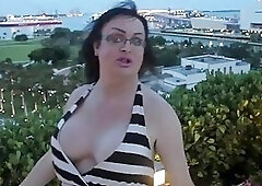 Agile ladyman bimbo plays an jerking off solo