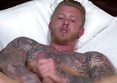 Solo male gets off with a handjob in faphouse