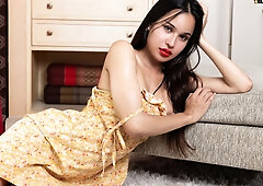 FRANKS TGIRLWORLD - Biw Flaunts Her Sizzling Hot Body