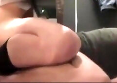 Was so alles in einem Oeffentlichen TOILET passiert