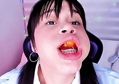 Lila Jordan swallows a lot gummy bears