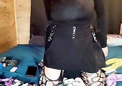 Cute emo beauty Scarletmoon rides her 1st sextoy