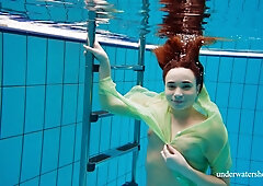 How hot Nina Mohnatka is underwater with her juicy body