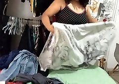 Spycam catches chubby MILF cleaning and folding clothes, while getting her big ass worshipped