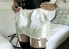 I’m taking a break and wanna spend some time with my nice-looking handkerchiefs. I examine 'em closely and sniff 'em. U've to join in