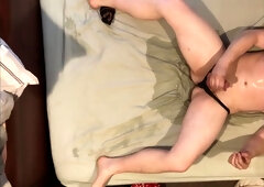 Teenager fellow, noisy urinate, lazy urinate.