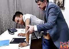 Super adorable Jap twink knows how to pleasure his hot boss